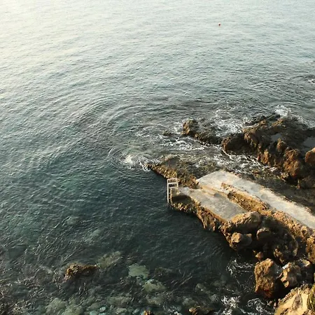 Beach House With Ocean Views * Balcony * 2brs