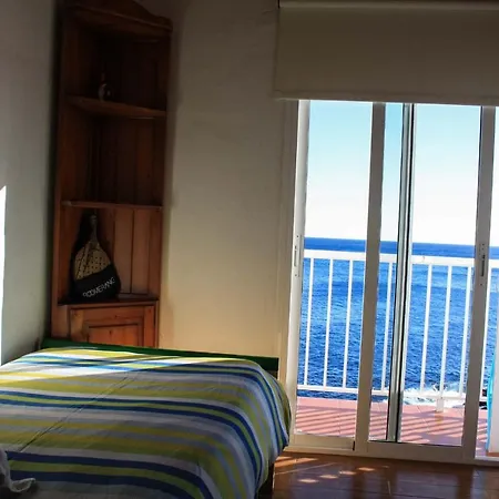 Beach House With Ocean Views * Balcony * 2brs بيت للعطل *