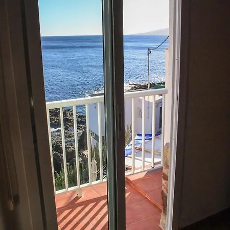 بيت للعطل Beach House With Ocean Views * Balcony * 2brs *